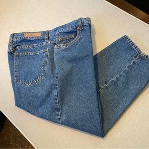 Bill Blass Jeans, Women’s Size 10, Blue Jean,  Easy Fit, Capris.